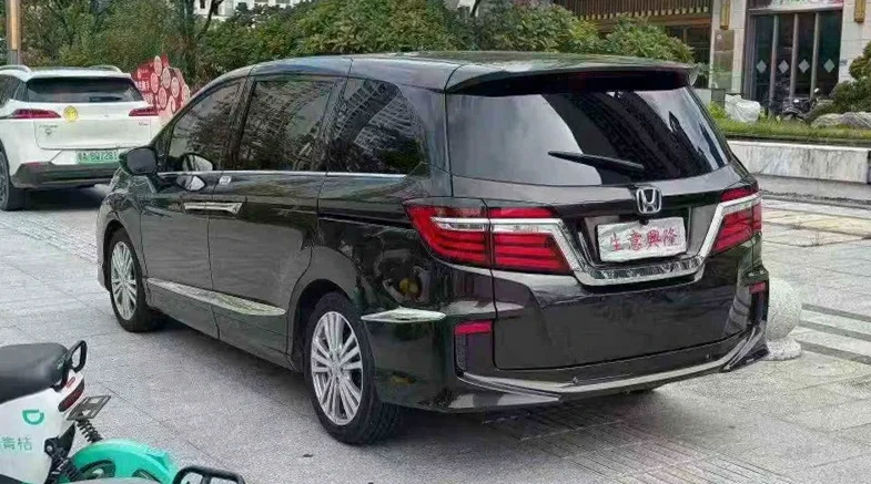 本田艾力绅 内饰前排