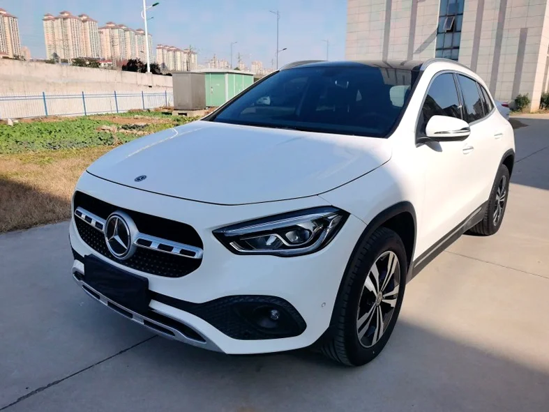 奔驰GLA 正面外观三