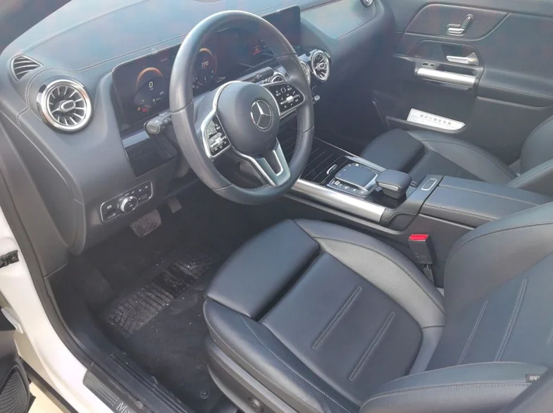 奔驰GLA 后面外观一