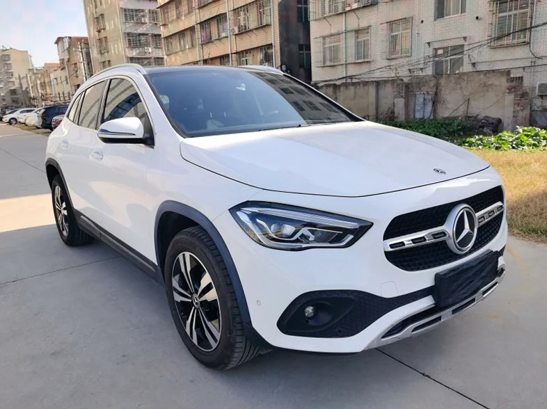 奔驰GLA 正面外观二