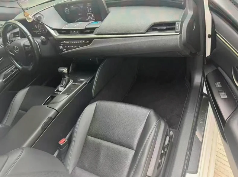 雷克萨斯ES 后面外观一