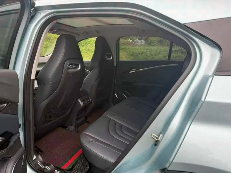 哪吒U 后面外观三