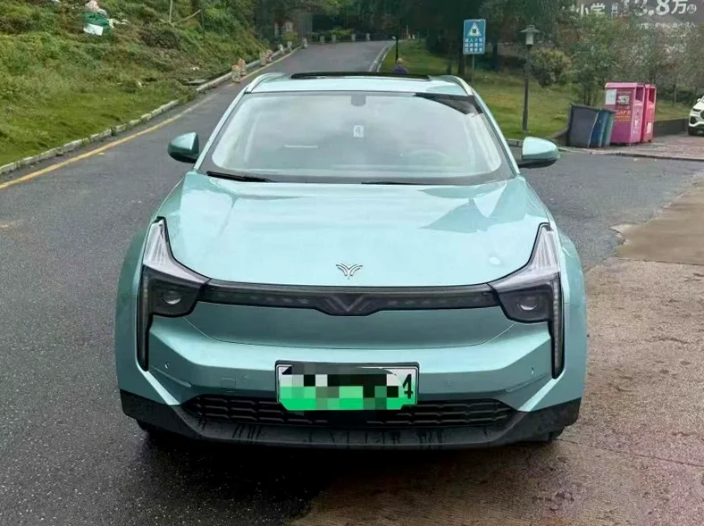 莆田2020年哪吒U抵押车 正面外观一