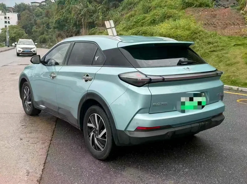 哪吒U 内饰后排