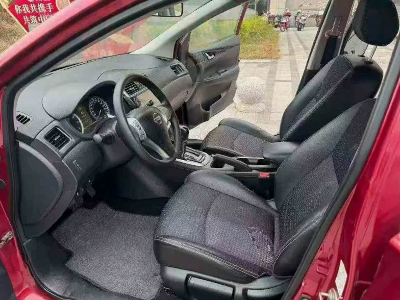 日产骐达 后面外观一