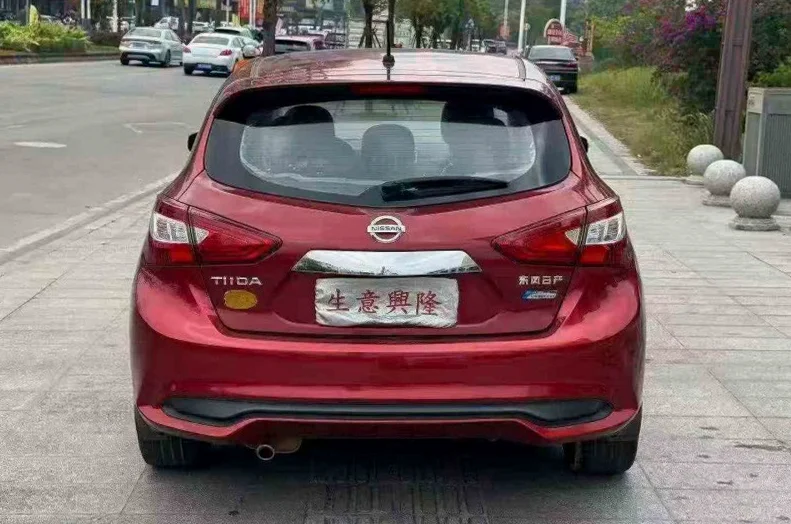 日产骐达 驾驶室