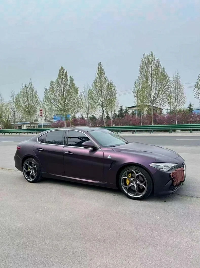 阿尔法·罗密欧Giulia 正面外观三