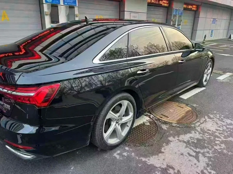 奥迪A6L 内饰前排