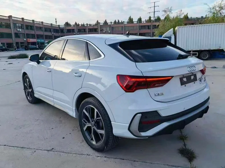 奥迪Q3 内饰前排