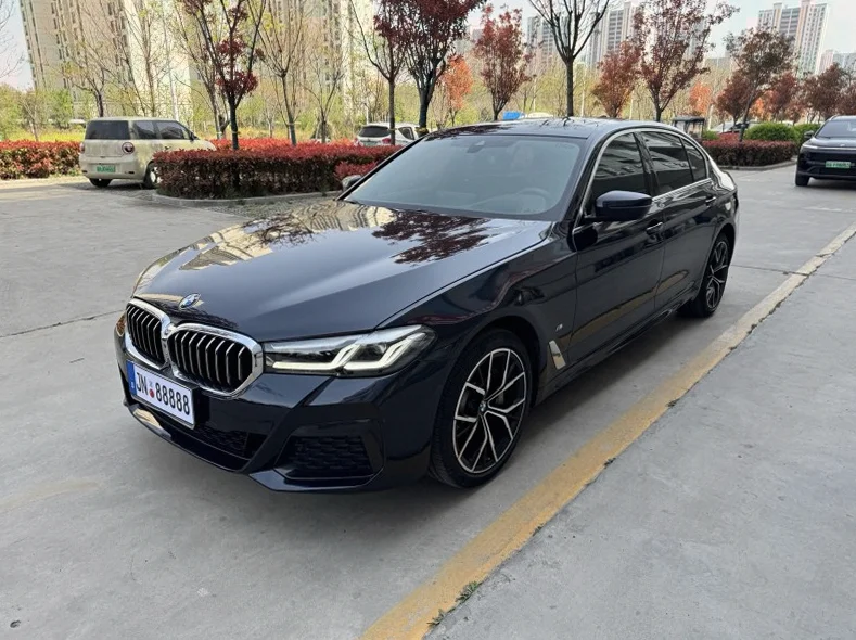 宝马5系 正面外观三