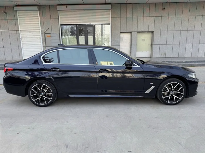 宝马5系 后面外观一