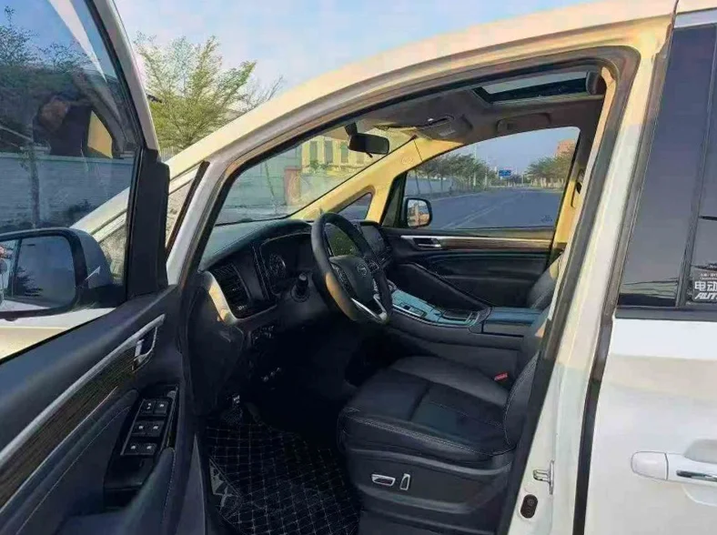 传祺M8 内饰后排