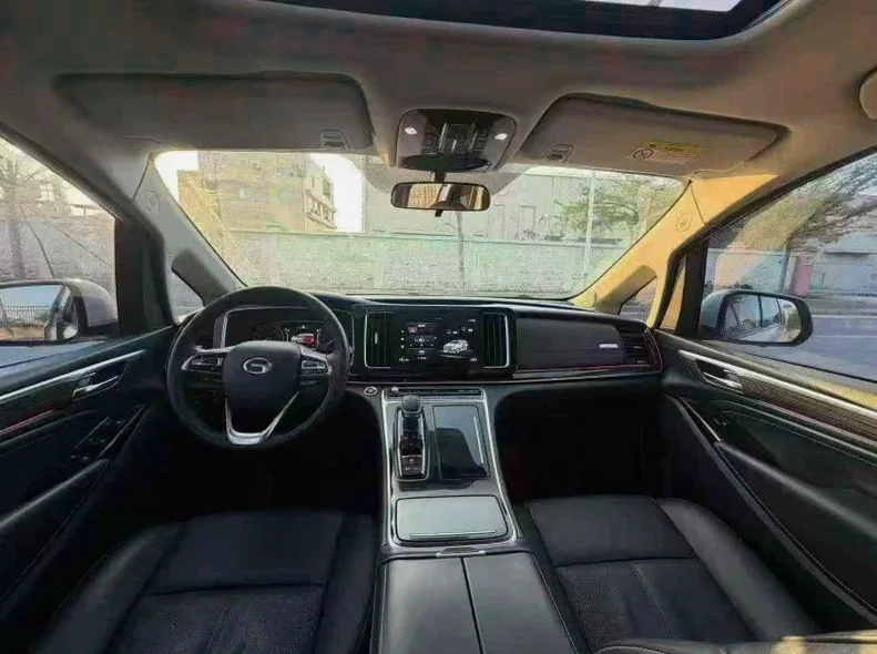 传祺M8 内饰前排