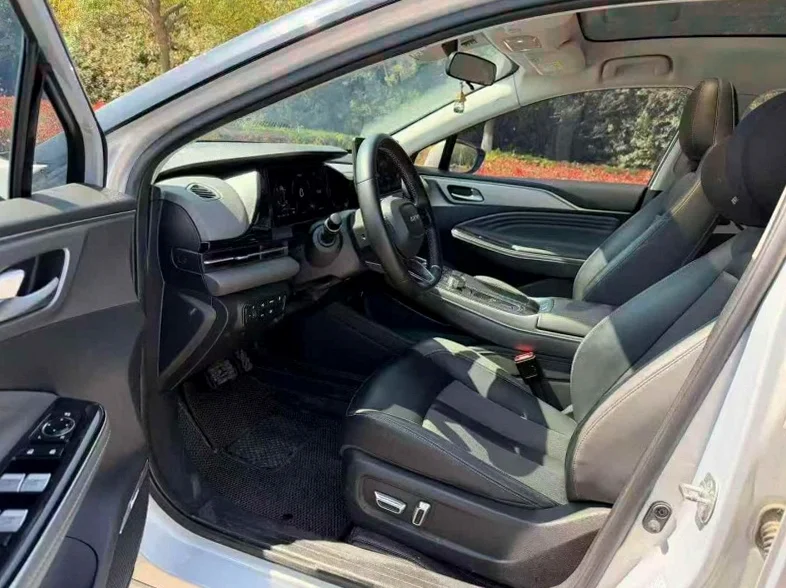 传祺埃安S 后面外观三