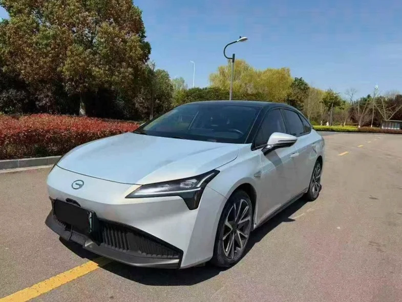 传祺埃安S 正面外观三