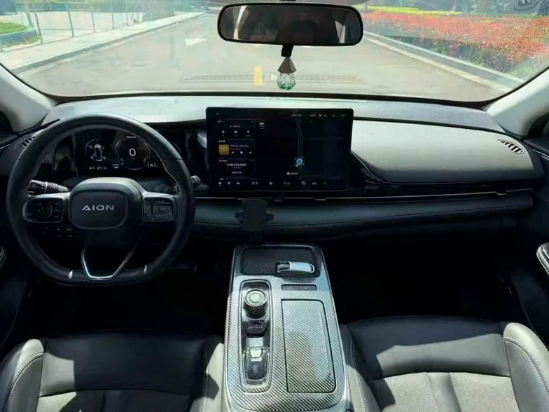 传祺埃安S 后面外观一