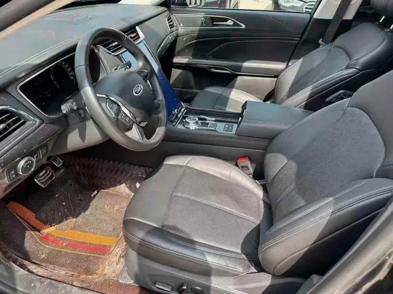 福特金牛座 后面外观三