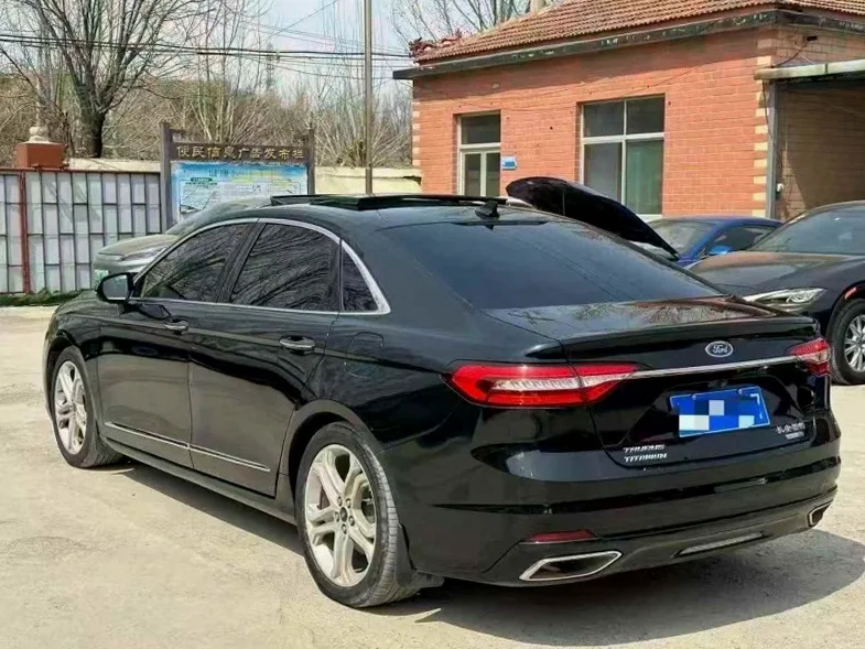 福特金牛座 内饰后排