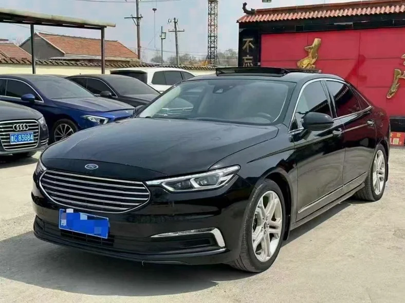 福特金牛座 正面外观二