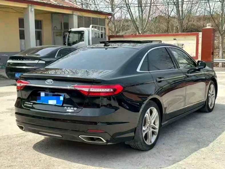 福特金牛座 内饰前排