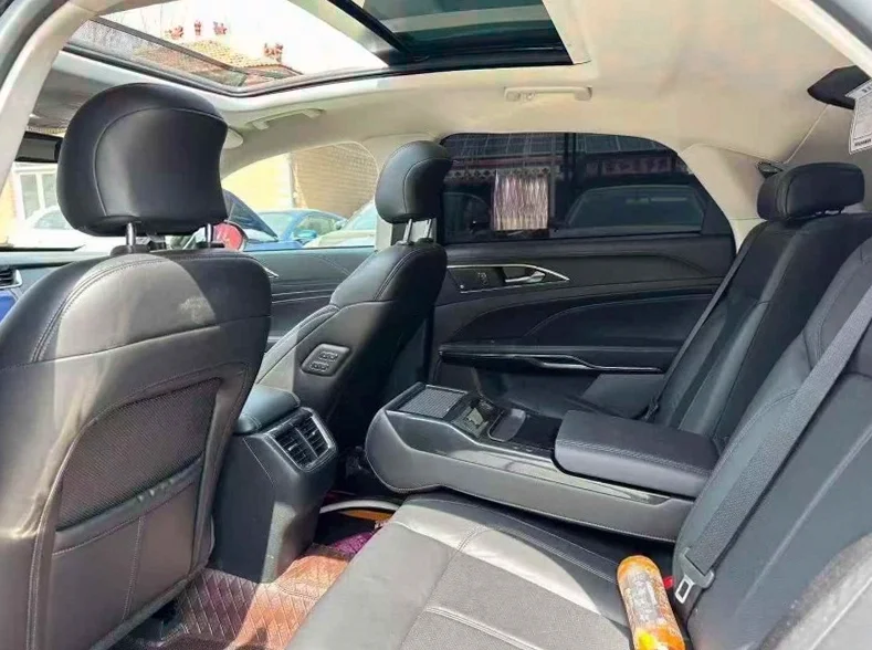 福特金牛座 后面外观一