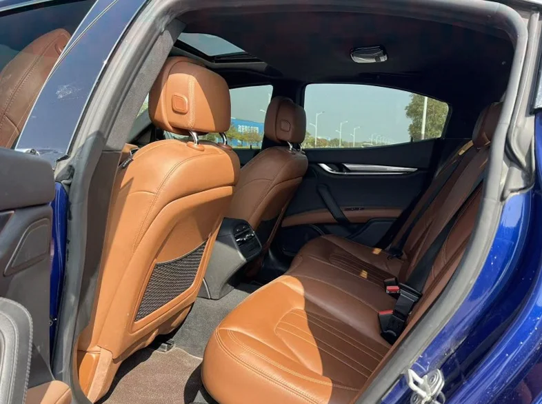 玛莎拉蒂Ghibli 驾驶室