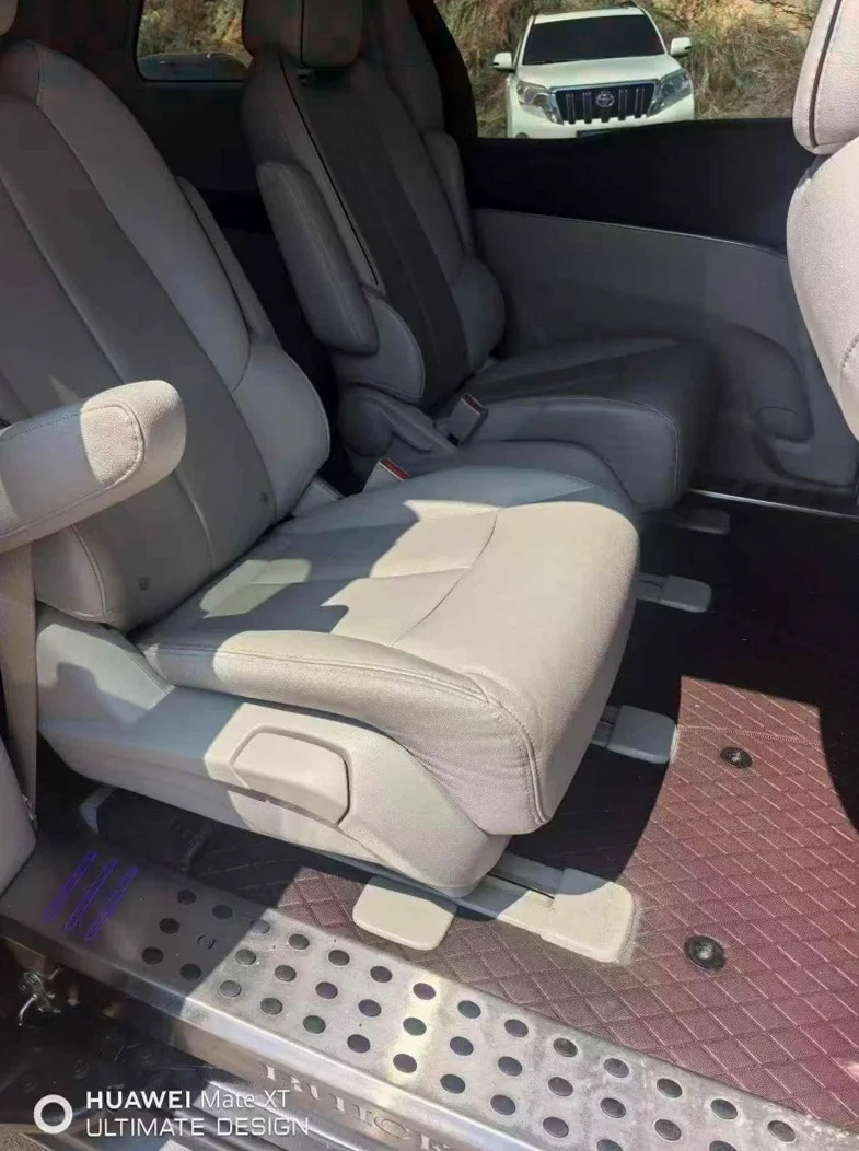 别克GL8 后面外观三