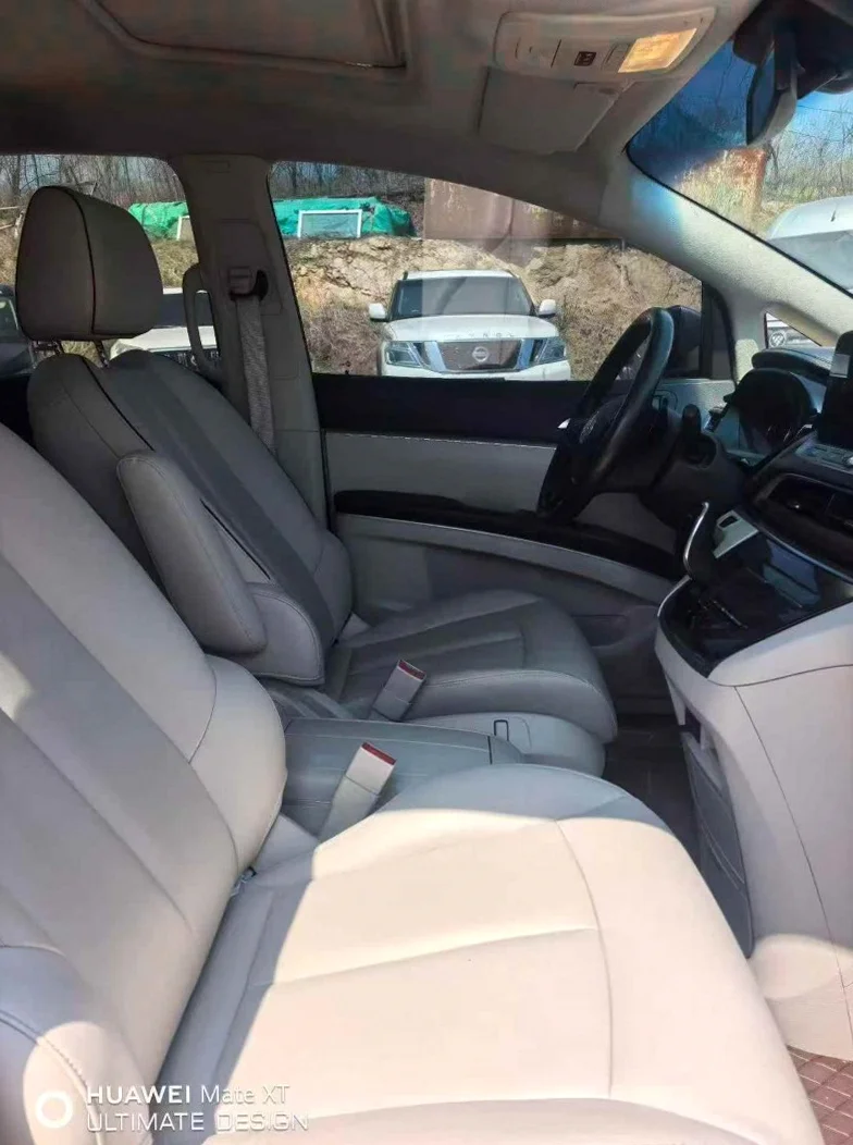 别克GL8 后面外观一