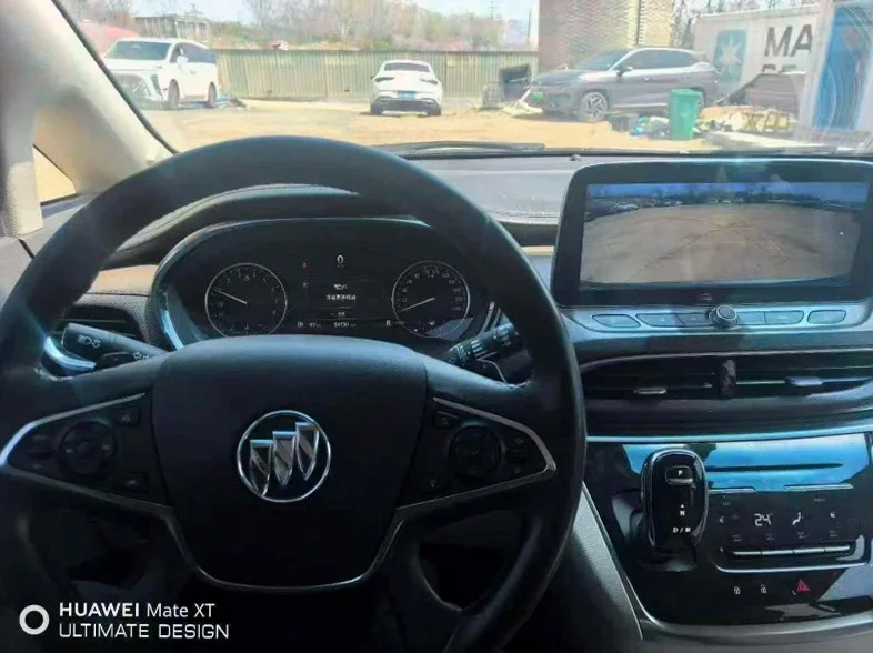 别克GL8 内饰前排