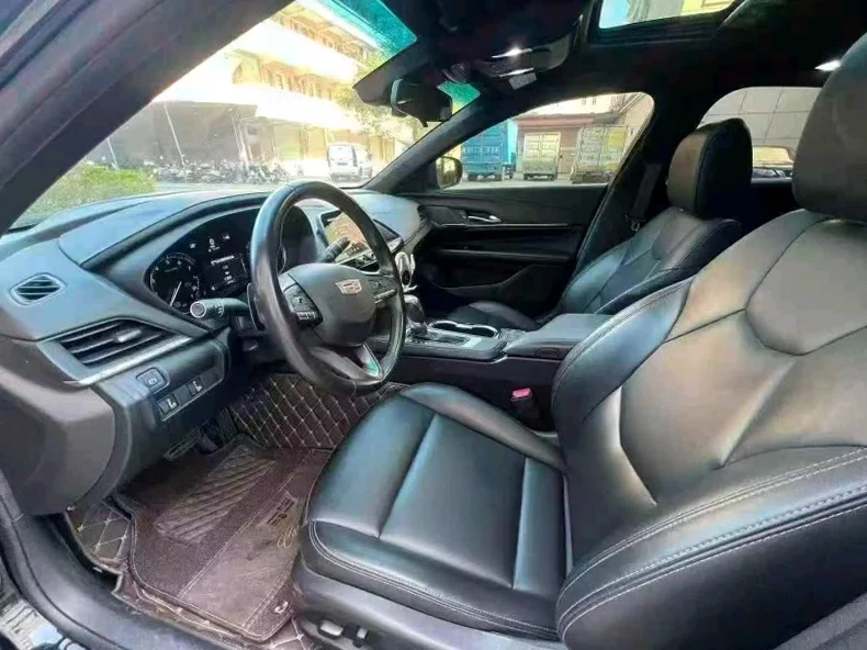 凯迪拉克CT4 驾驶室