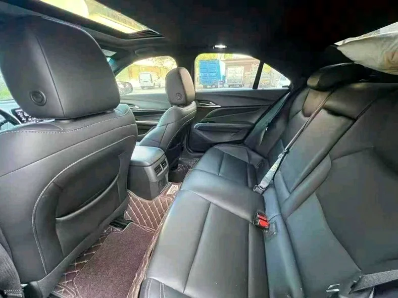 凯迪拉克CT4 内饰后排