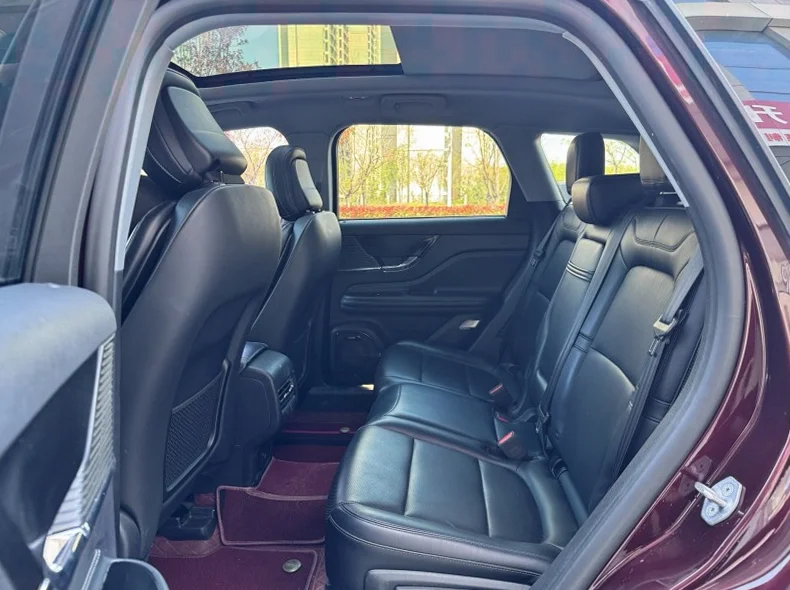 林肯冒险家 内饰前排