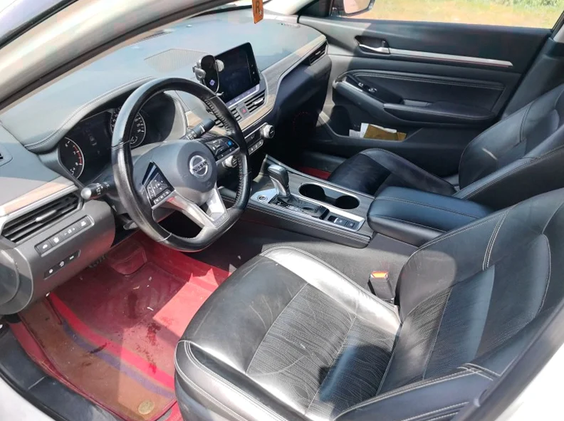 日产天籁 后面外观一