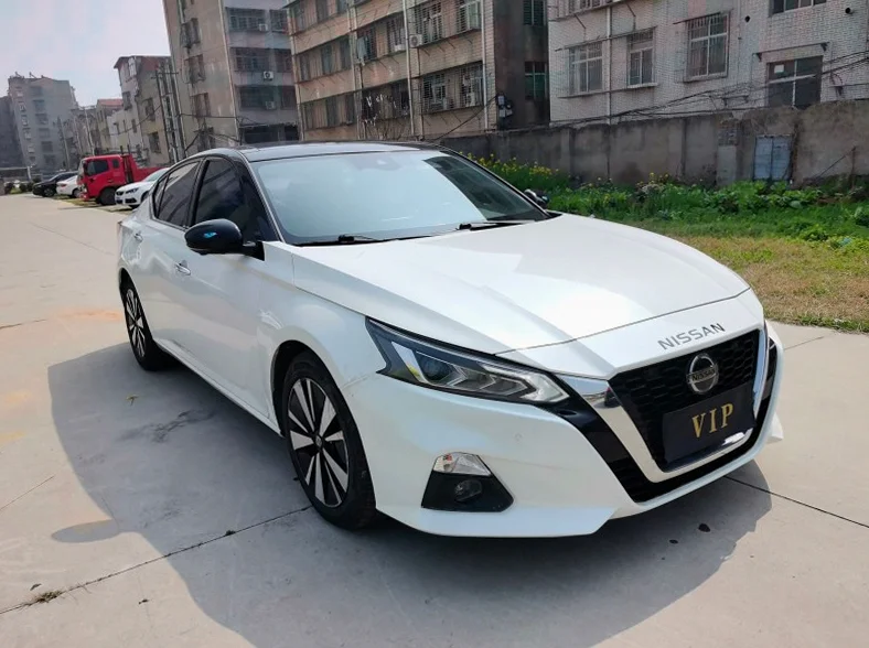 日产天籁 正面外观二