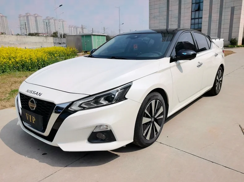 日产天籁 正面外观三