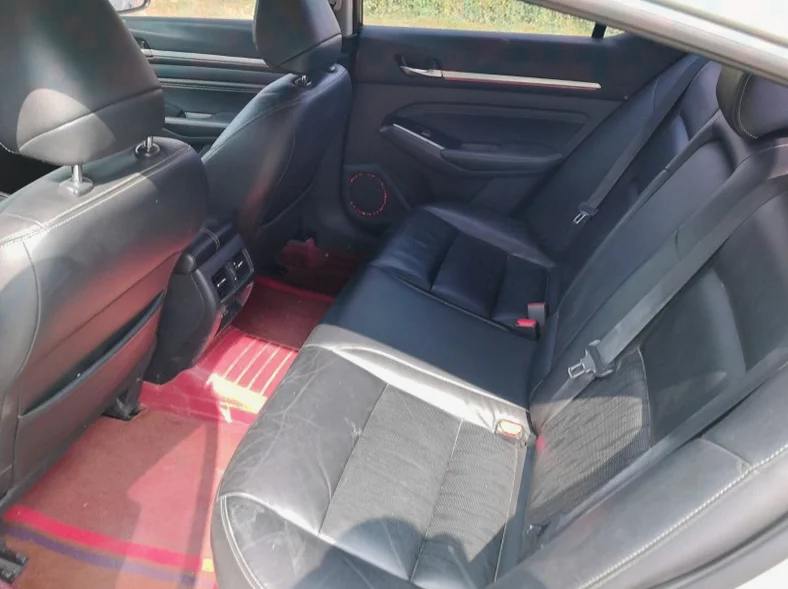 日产天籁 内饰前排