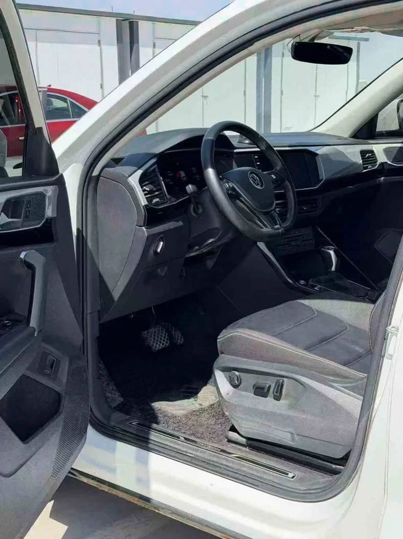 大众探岳 后面外观一