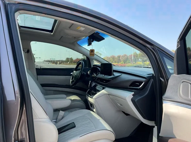 别克GL8 后面外观二