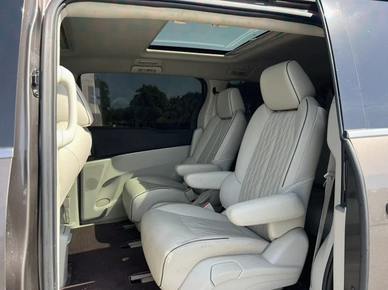 别克GL8 后面外观一