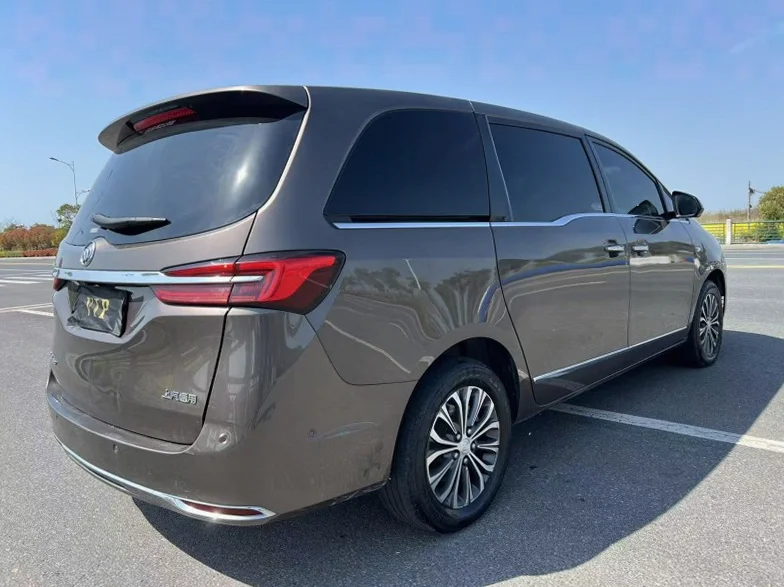 别克GL8 内饰后排