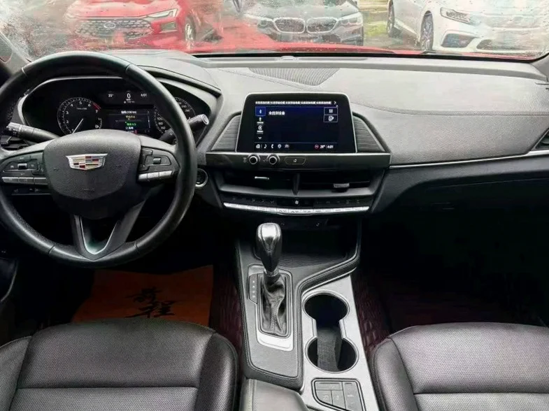 凯迪拉克CT4 内饰前排