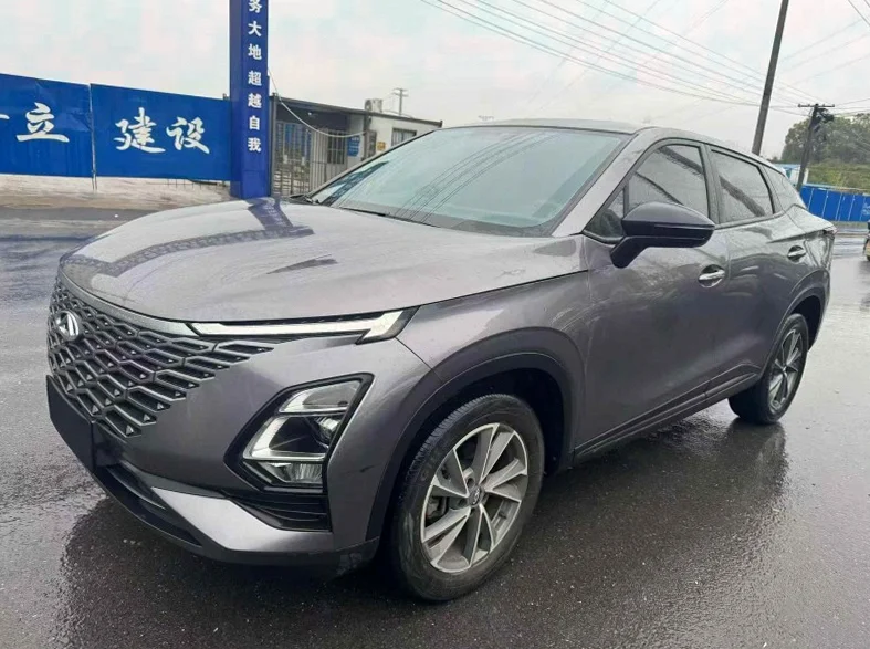 奇瑞欧萌达 正面外观二