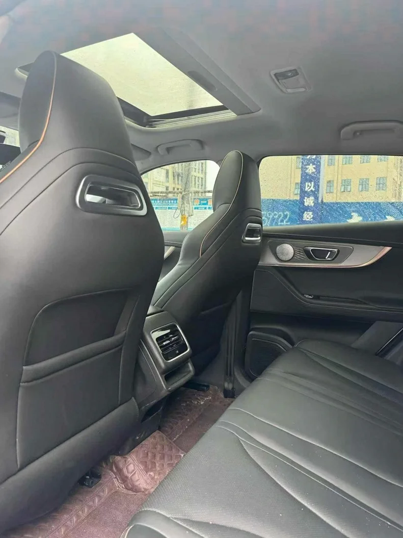 奇瑞欧萌达 后面外观一