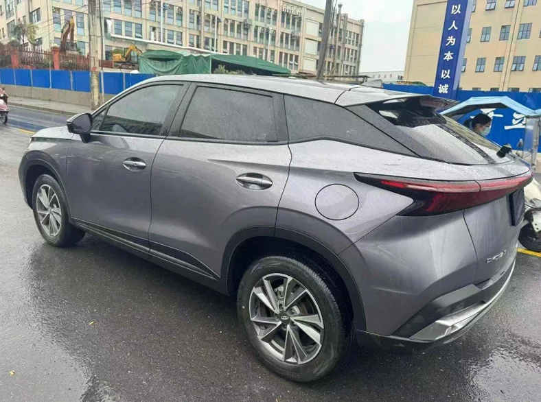 奇瑞欧萌达 内饰前排