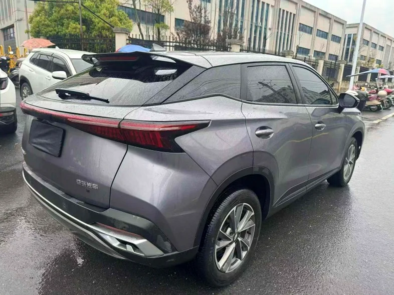 奇瑞欧萌达 内饰后排