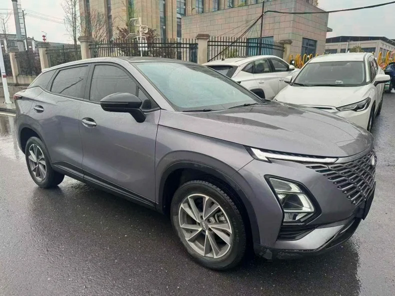 奇瑞欧萌达 正面外观三