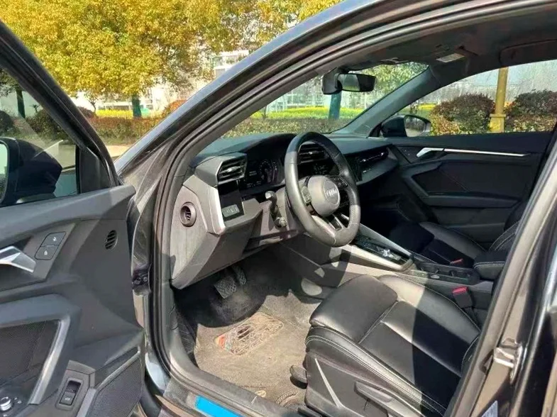 奥迪A3 后面外观一