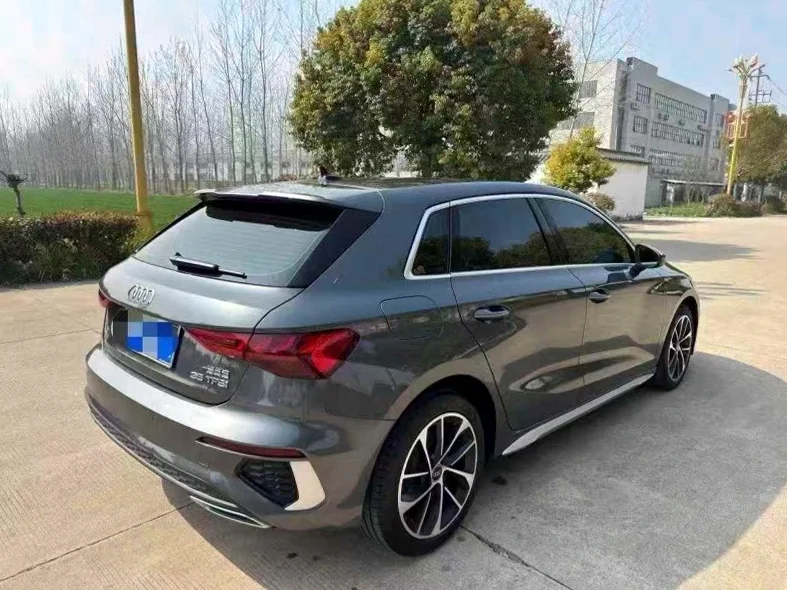 奥迪A3 内饰后排