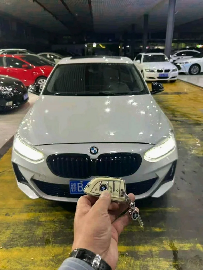 23年宝马120i耀液版