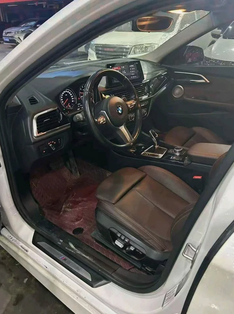 宝马1系 正面外观三